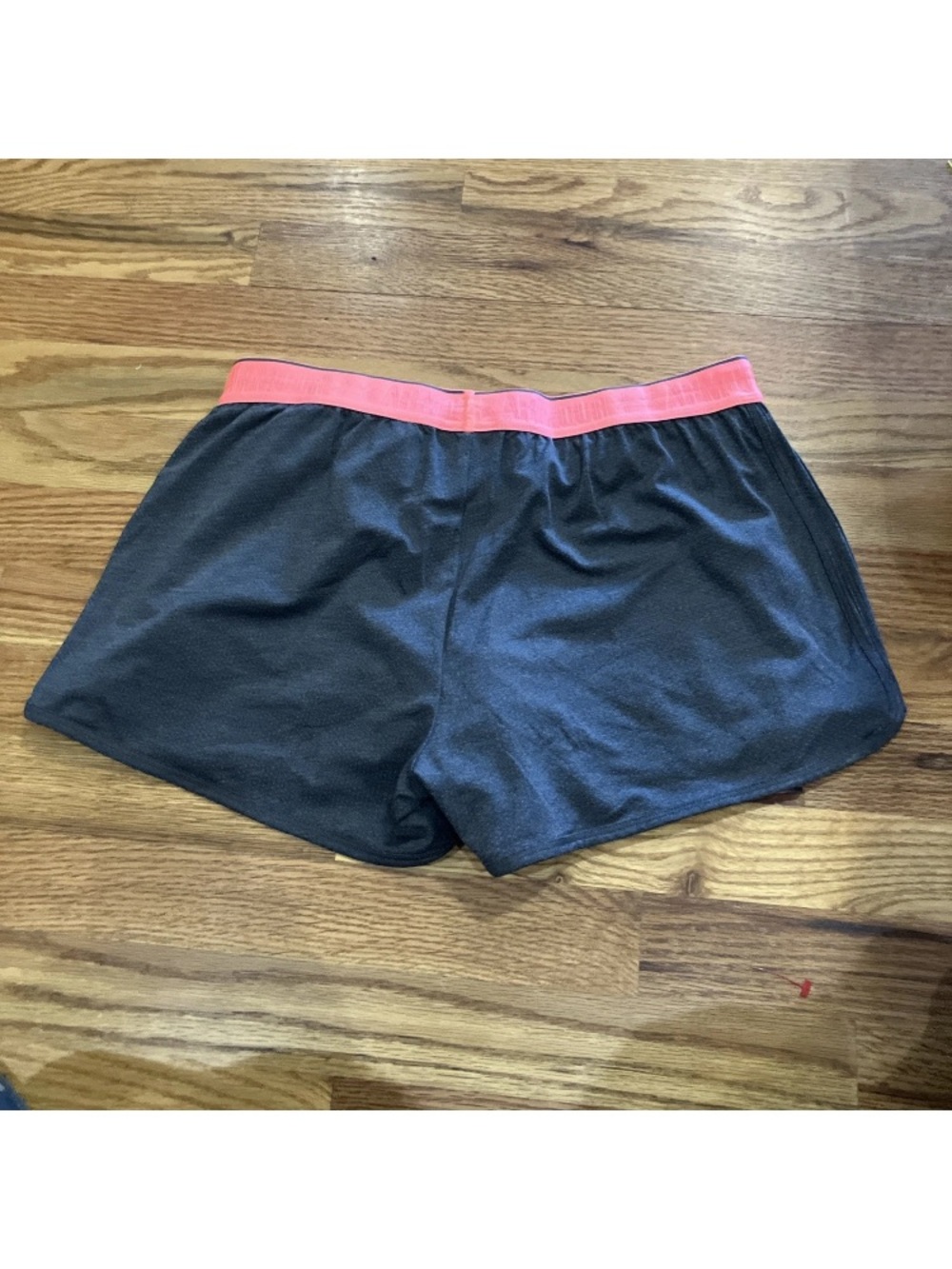 Under Armour Women's Active Shorts Bundle Gray.  Poly/Nylon Sz M EUC - Picture 9 of 10